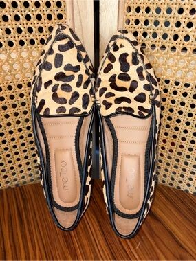 me too Leopard-Print Pointed Flats in Tan and Black